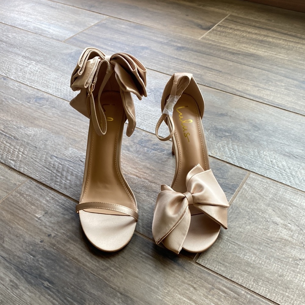 NWOB high bowed heels nude color🤗